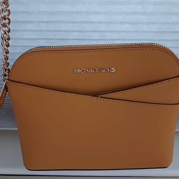Michael Kors Jet Set Medium Dome Crossbody-NWOT - Picture 1 of 3